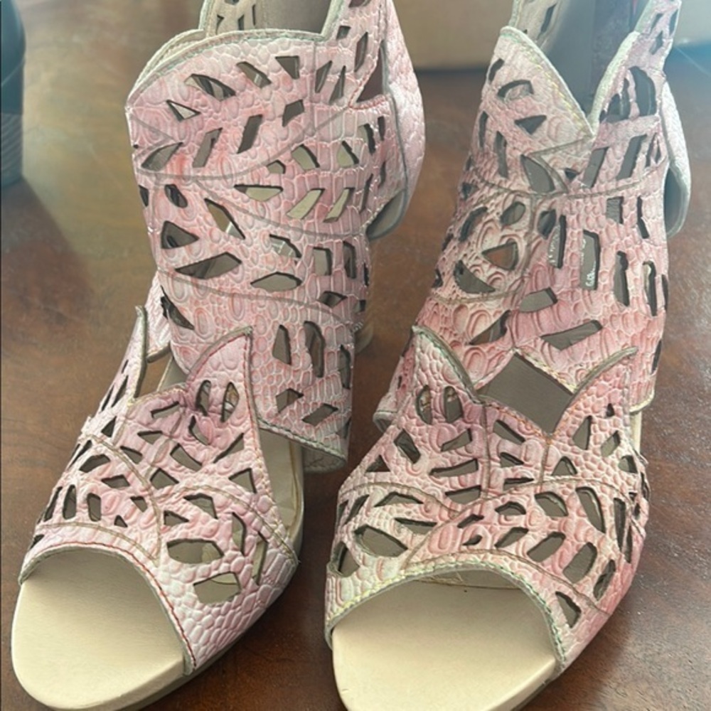 SPRING STEP by L’ARTISTE Elegant Pink Laser Cutout Women's Sandals